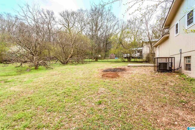 Foto del edificio - 5849 Janet Dr