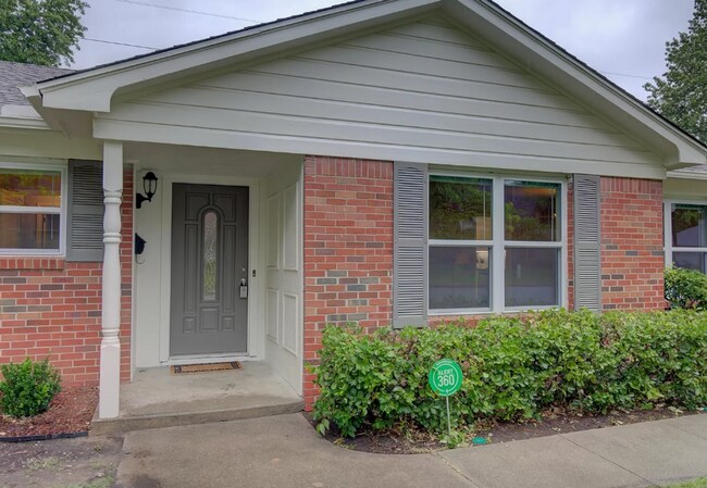 Building Photo - 4 Bed / 3 Bath in Midtown!