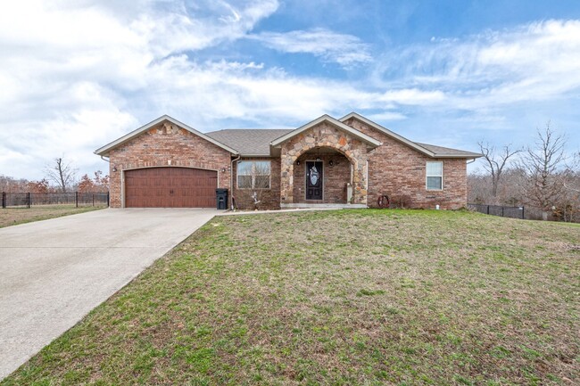 Building Photo - Gorgeous 3 Bedroom Home in Woodridge Estates!