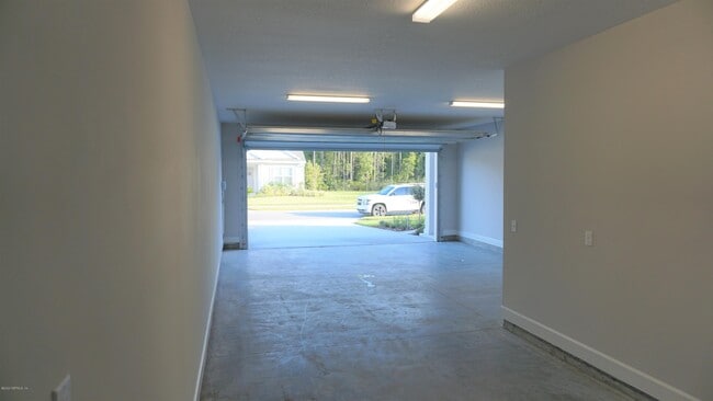 Building Photo - 300 Shadow Ridge Trail