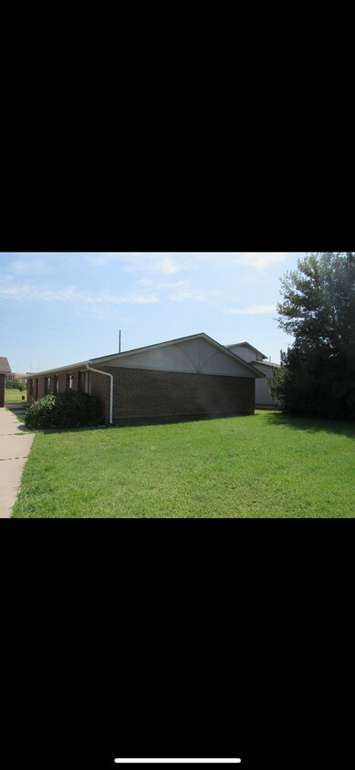 Foto principal - 1801 E 24th Ave