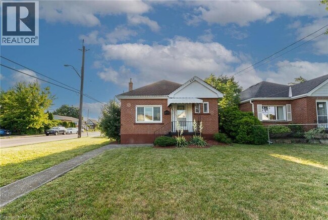 Building Photo - 122 Glencarry Ave