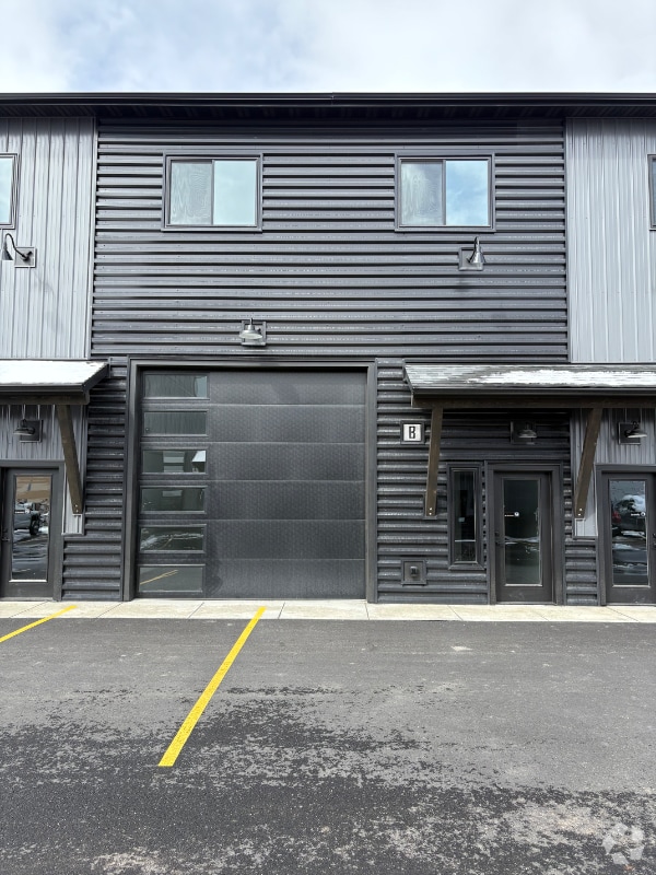 Building Photo - 205 Fletching Way