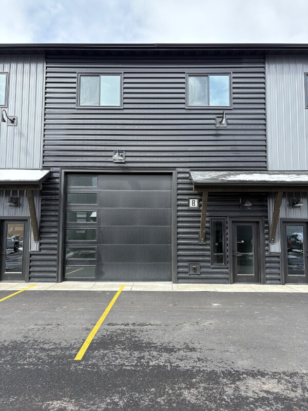 Primary Photo - 205 Fletching Way