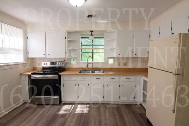 Building Photo - 2 Bedroom 1 Bath