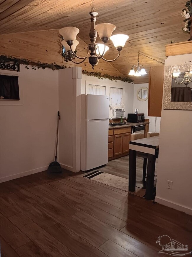 Foto del edificio - 612 Rentz Ave