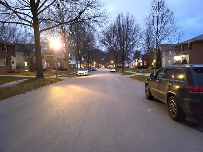 Street - 5044 N Bay Ridge Ave