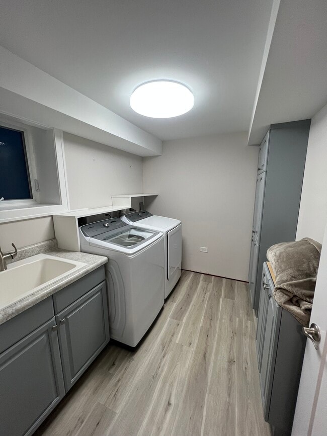 Building Photo - 3608 W Diversey Ave