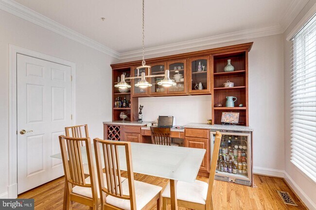 Building Photo - 1305 McLean Crest Ct