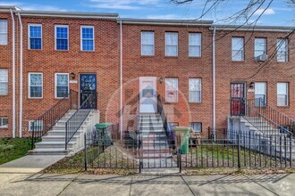 Building Photo - 1105 N Central Ave