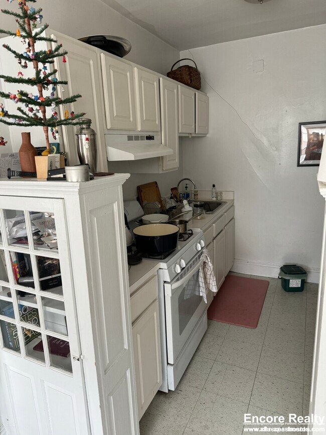 Building Photo - 1697 Cambridge St