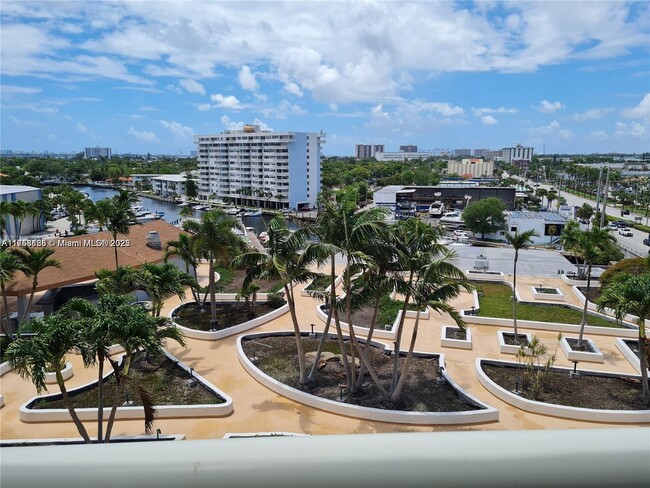Building Photo - 13499 Biscayne Blvd