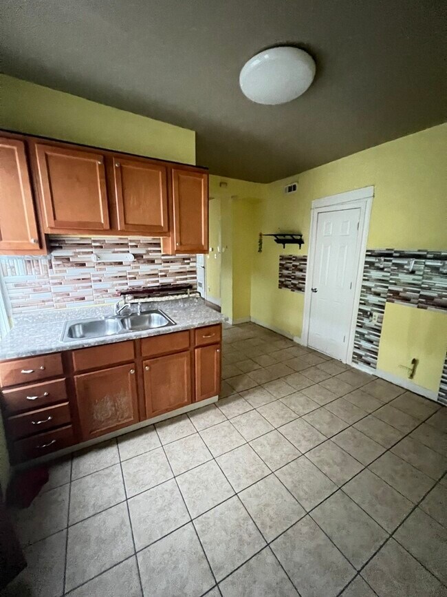 Building Photo - 4609 S Paulina St