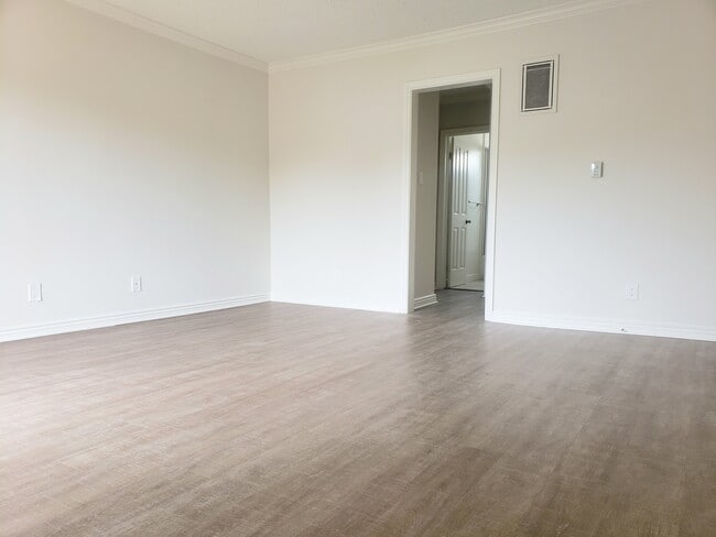 Building Photo - 1023 Ocean Park Blvd