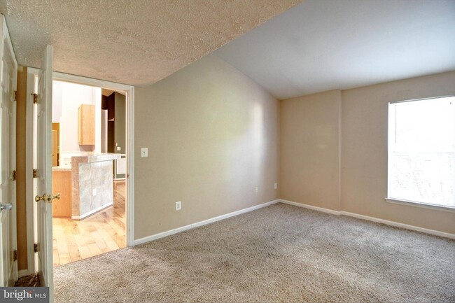 Building Photo - 500 Leahy Ct