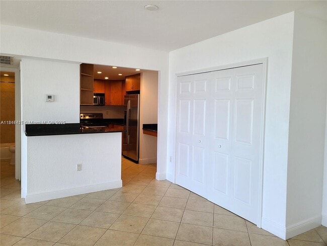 Building Photo - 10350 W Bay Harbor Dr