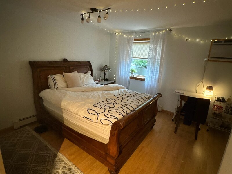 Foto del edificio - 64-18 Perry Ave