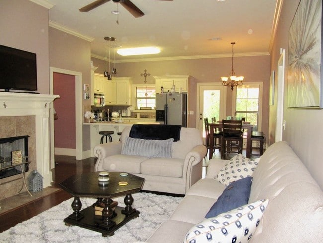 Building Photo - 303 Azalea Ct