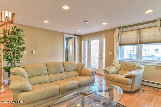 Foto del edificio - 106 Elizabeth Ave