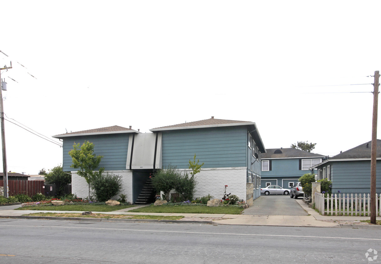 Building Photo - Pajaro Apartments