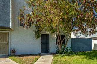 Building Photo - 4718 W Orangewood Ave