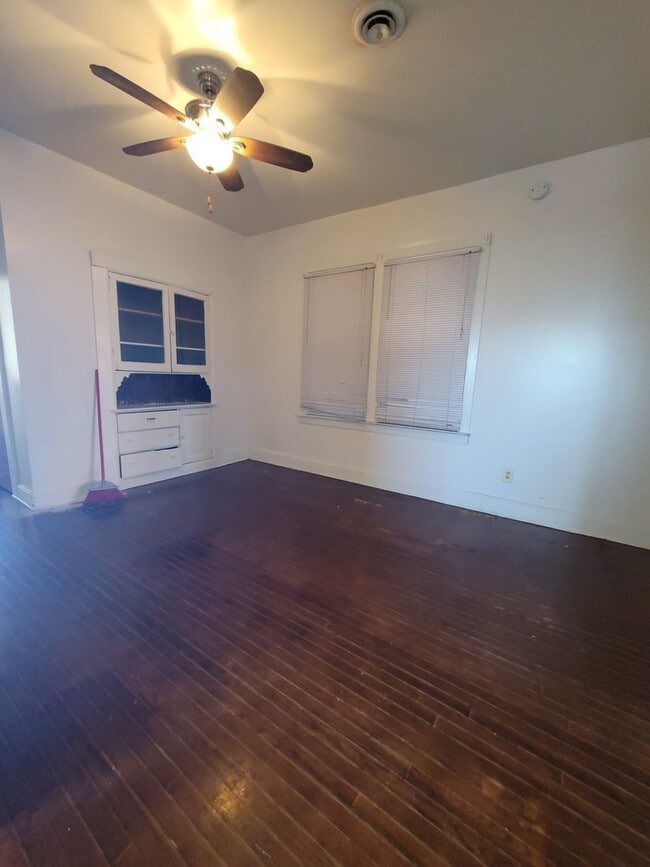 Building Photo - 8846 S Houston Ave