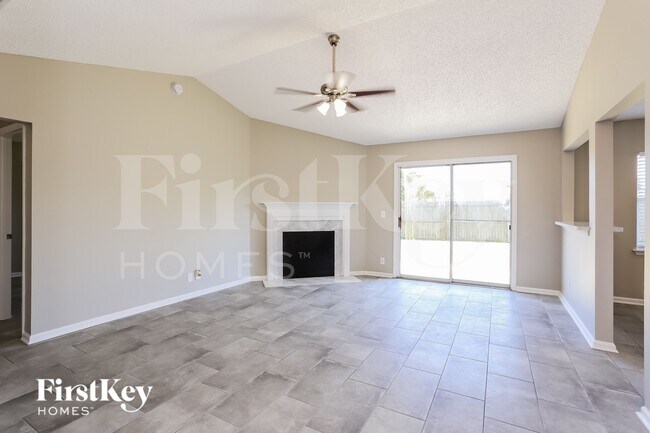 Foto del edificio - 323 Hickory Hollow Dr