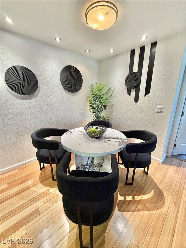 Foto del edificio - 2200 S Fort Apache Rd