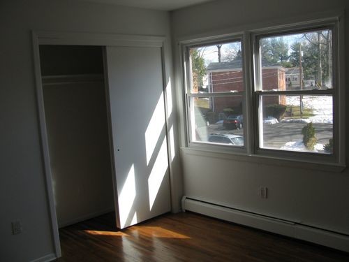 Building Photo - 52 E Crooked Hill Rd