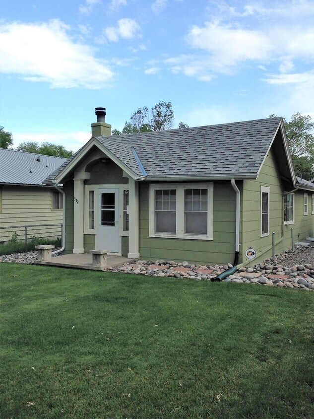 Primary Photo - Charming 2 Bedroom Home Near Pioneer Park,...