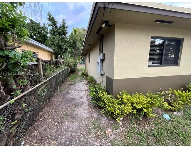 Foto del edificio - 437 NW 81st St.