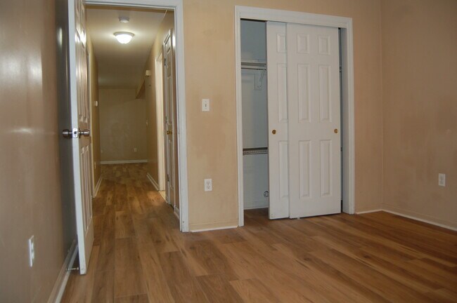 Building Photo - 12 N End Ter