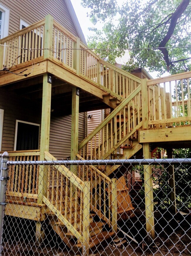 Building Photo - 1034 W 61st St