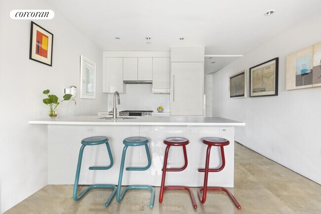 Building Photo - 255 Bowery