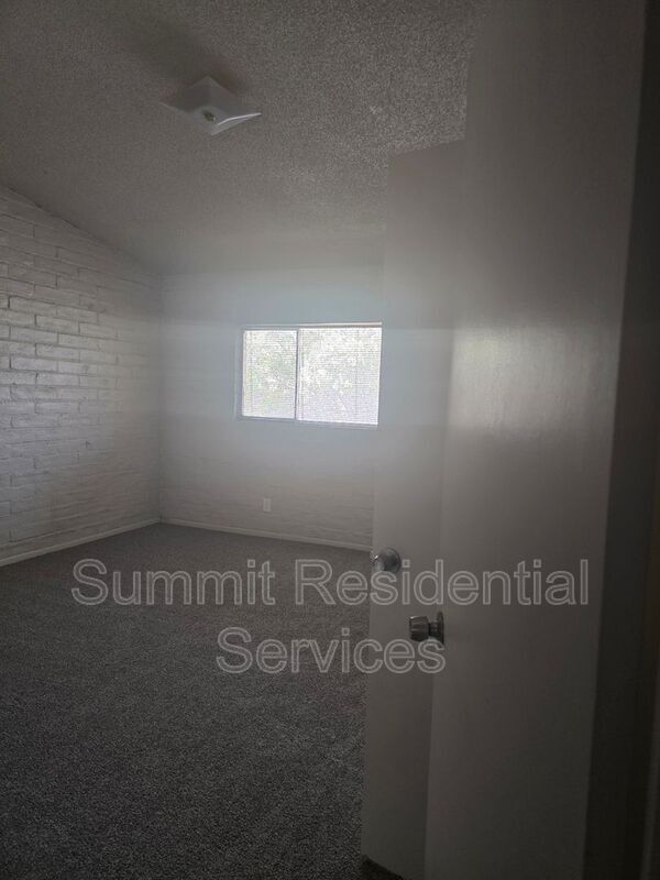 Building Photo - 3507 E 3rd St