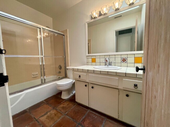 Building Photo - Ocean Front Encinitas