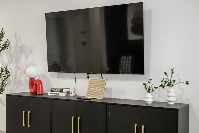 Foto del edificio - 13701 Montfort Dr