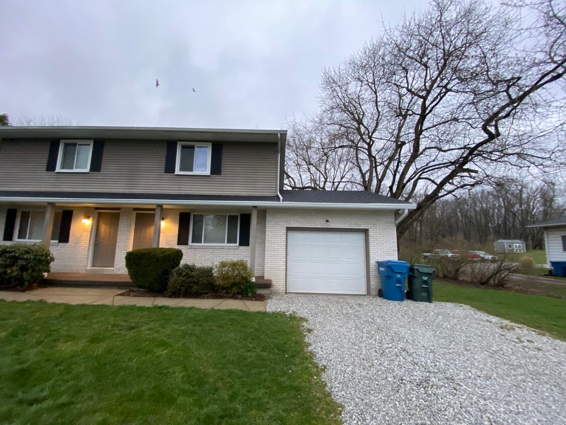 2486 Twin Lakes Dr, Uniontown, OH 44685 Townhome Rentals in Uniontown