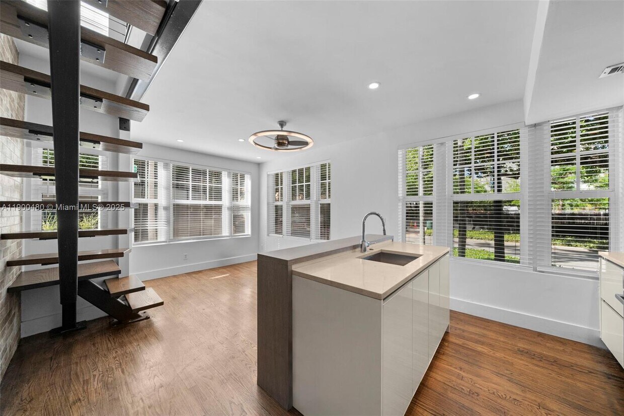 Foto principal - 739 2nd St