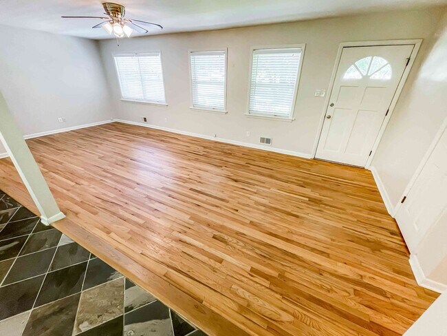Foto del edificio - Renovated 3BR Brick Ranch - East Cobb