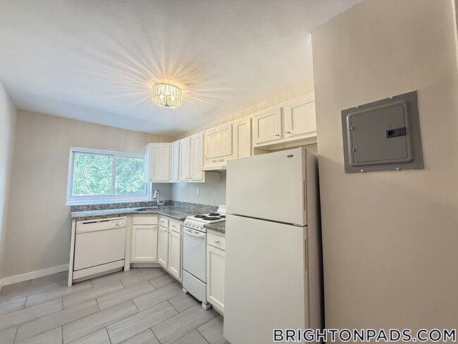 Building Photo - 63 Selkirk Rd