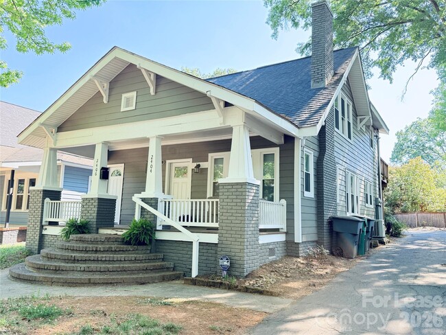 Building Photo - 2404 E 7th St