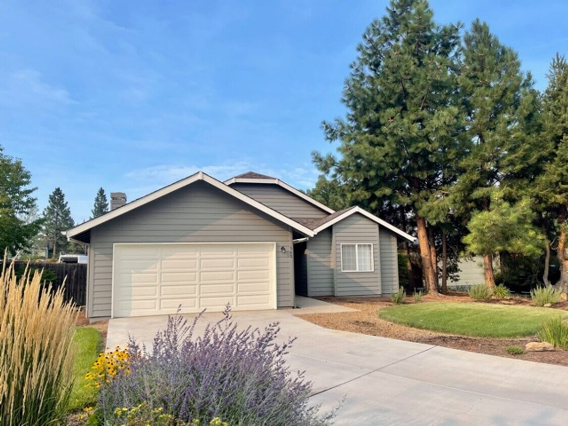 Primary Photo - **Charming Midtown Single-Level Home on a ...