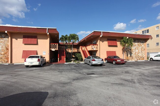 Foto del edificio - Pinehill Plaza Apartments