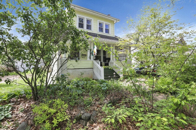 Building Photo - 97 W Como Ave