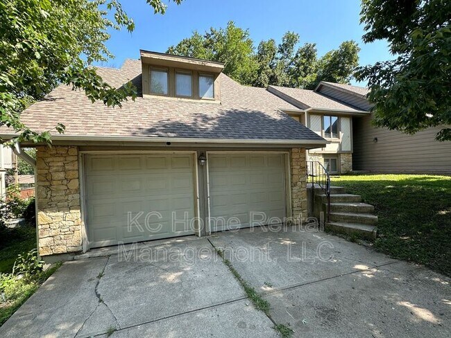 Building Photo - 10 NE 62nd Pl