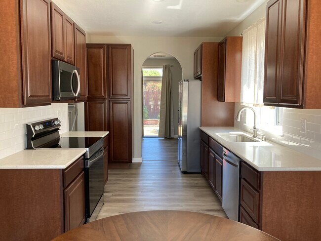 Building Photo - 1612 Paseo Flores Dr