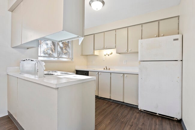 Building Photo - Emerald Grove