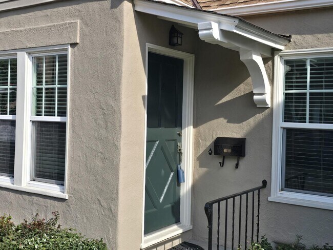 Foto del edificio - 1218 Bellevue Ave