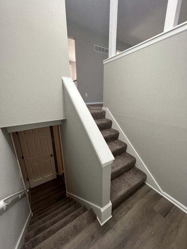 Building Photo - 1800 SE Abbey St